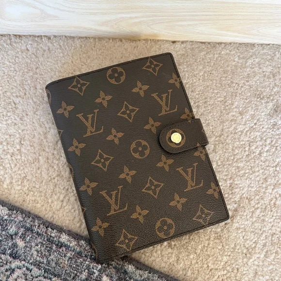 MM Agenda with Monthly Inserts - Picture 1 of 7